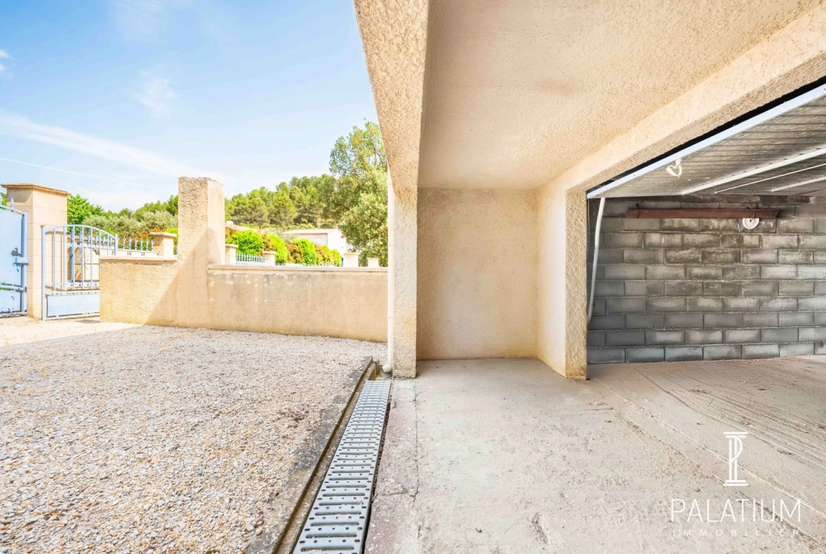 Grand garage de 24 m² à vendre à Gréoux-les-Bains 