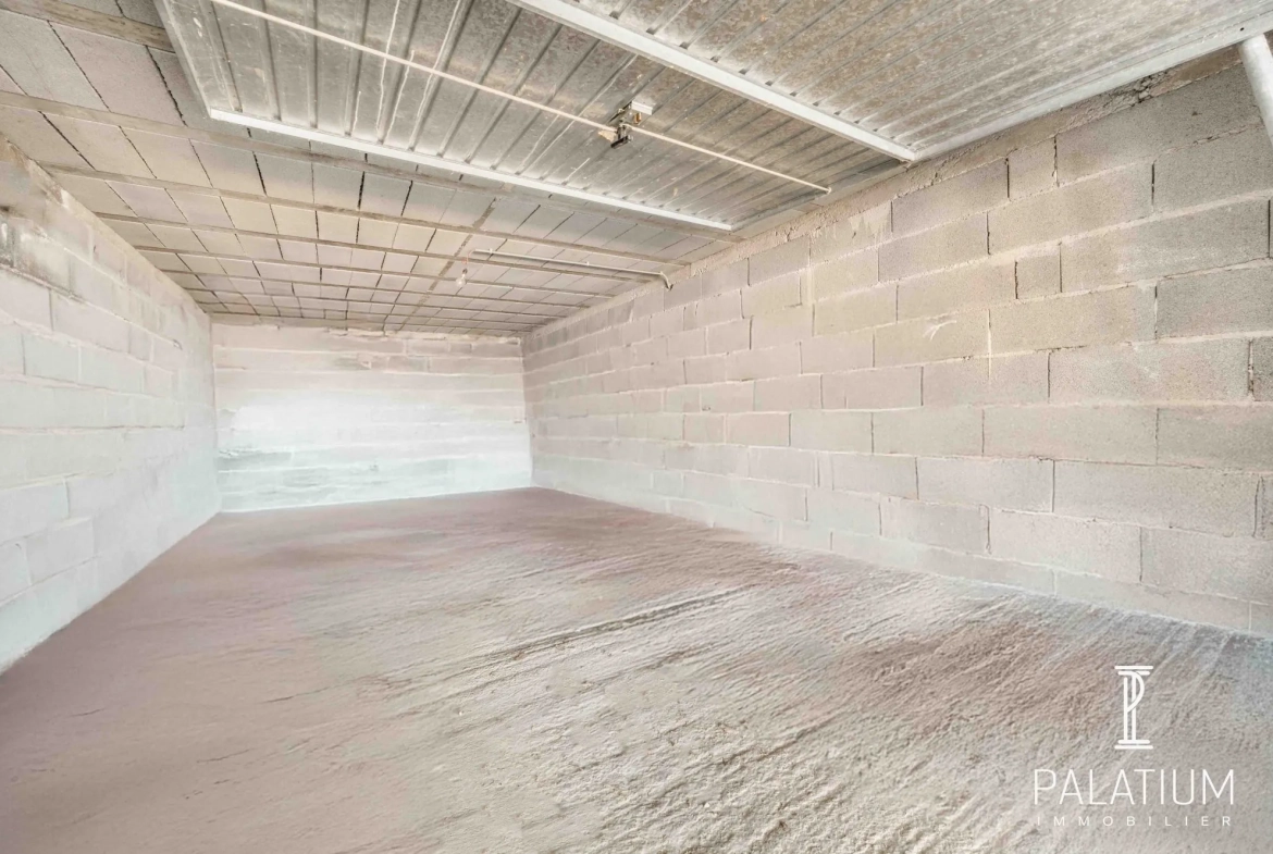 Grand garage de 24 m² à vendre à Gréoux-les-Bains 