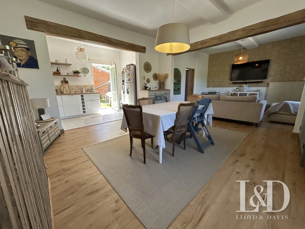Salon , Salle à manger  Maison familiale à vendre à Vierzy, 150 m², calme et proche Paris