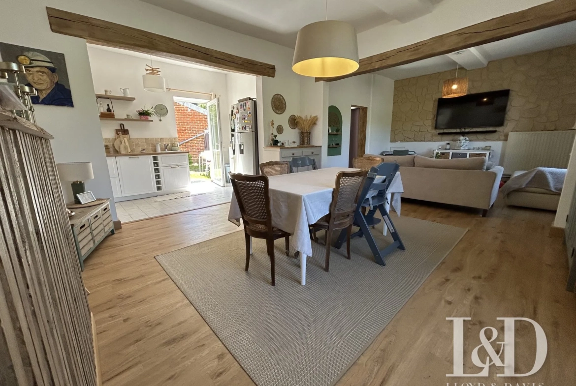 Salon , Salle à manger  Maison familiale à vendre à Vierzy, 150 m², calme et proche Paris 