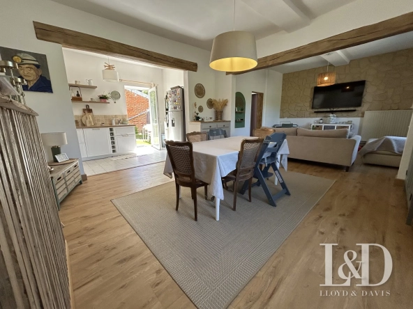 Salon , Salle à manger  Maison familiale à vendre à Vierzy, 150 m², calme et proche Paris