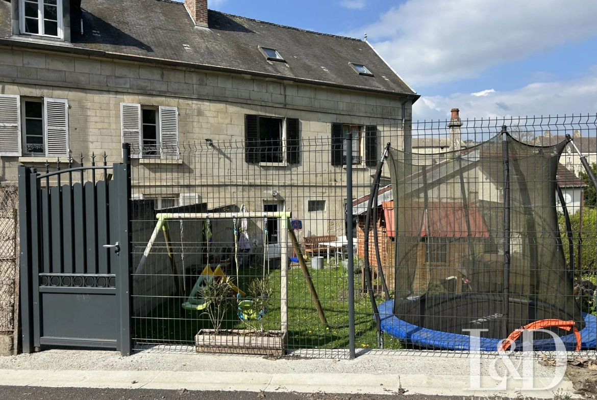 Façade Maison familiale à vendre à Vierzy, 150 m², calme et proche Paris 