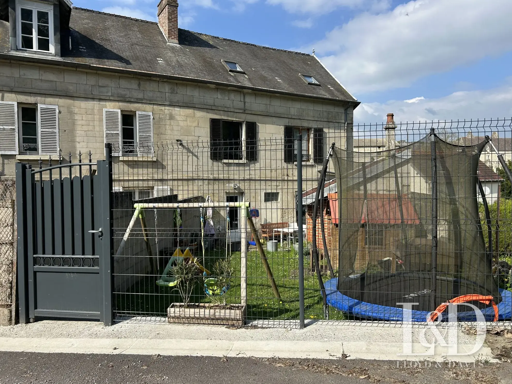 Façade Maison familiale à vendre à Vierzy, 150 m², calme et proche Paris 