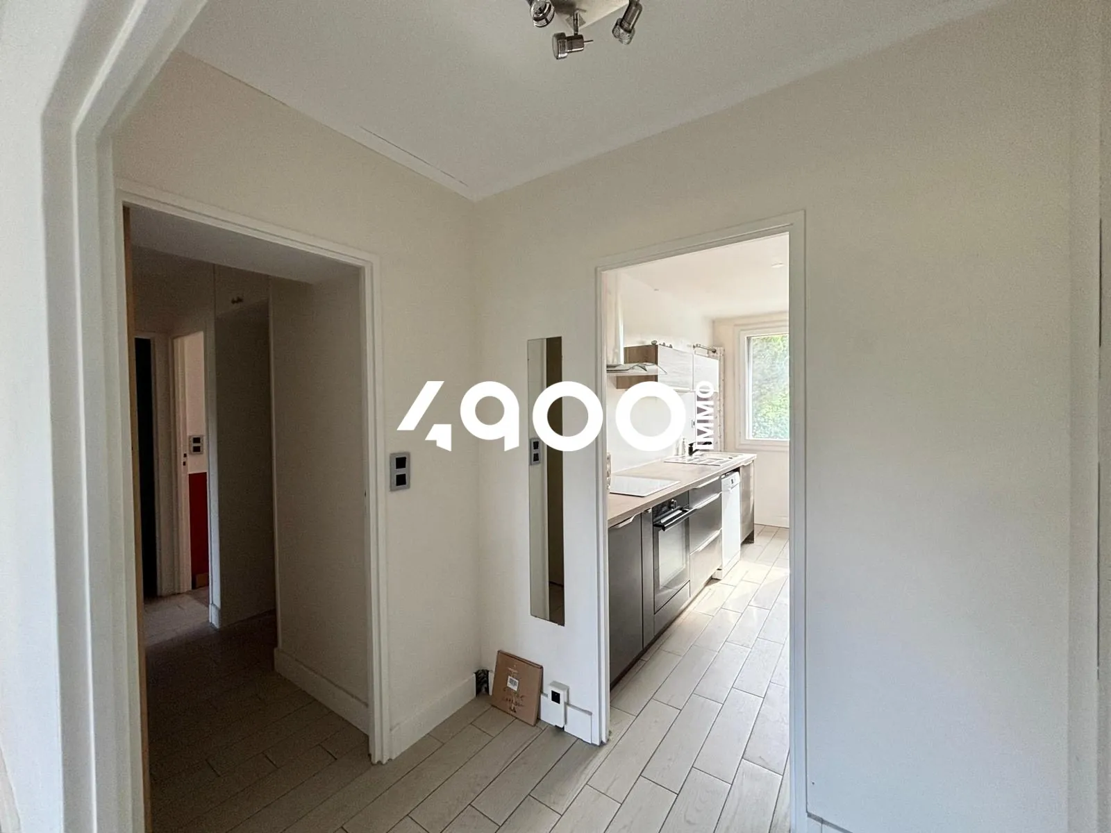 Vente d'un appartement T3 rénové à Corbeil-Essonnes - 63,53 m² avec parking et cave 