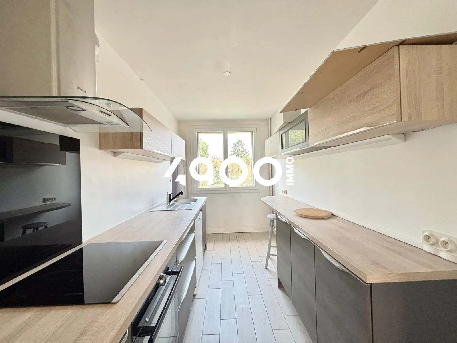 Vente d'un appartement T3 rénové à Corbeil-Essonnes - 63,53 m² avec parking et cave 