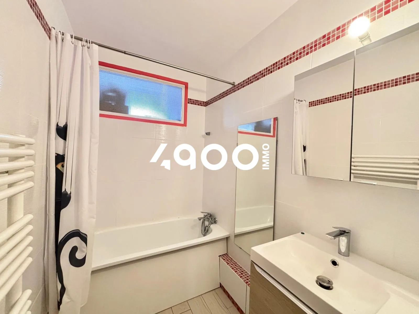 Vente d'un appartement T3 rénové à Corbeil-Essonnes - 63,53 m² avec parking et cave 