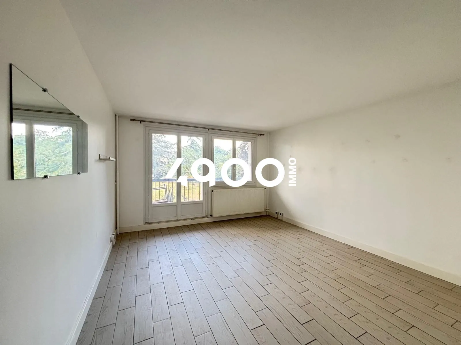 Vente d'un appartement T3 rénové à Corbeil-Essonnes - 63,53 m² avec parking et cave 
