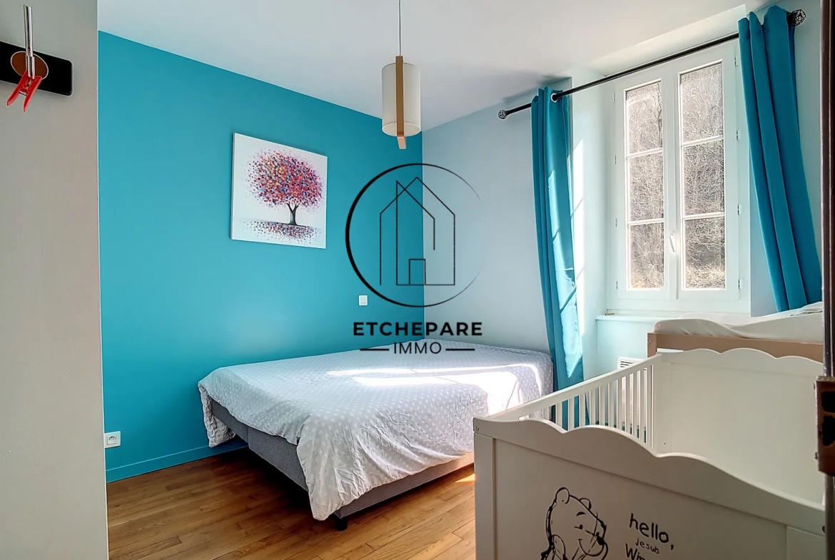 Grande maison rénovée à Mauléon-Licharre, proche centre-ville et commodités 