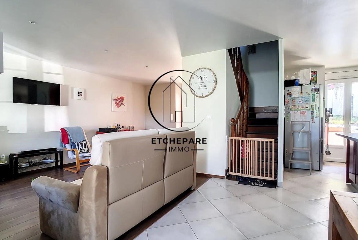 Grande maison rénovée à Mauléon-Licharre, proche centre-ville et commodités 