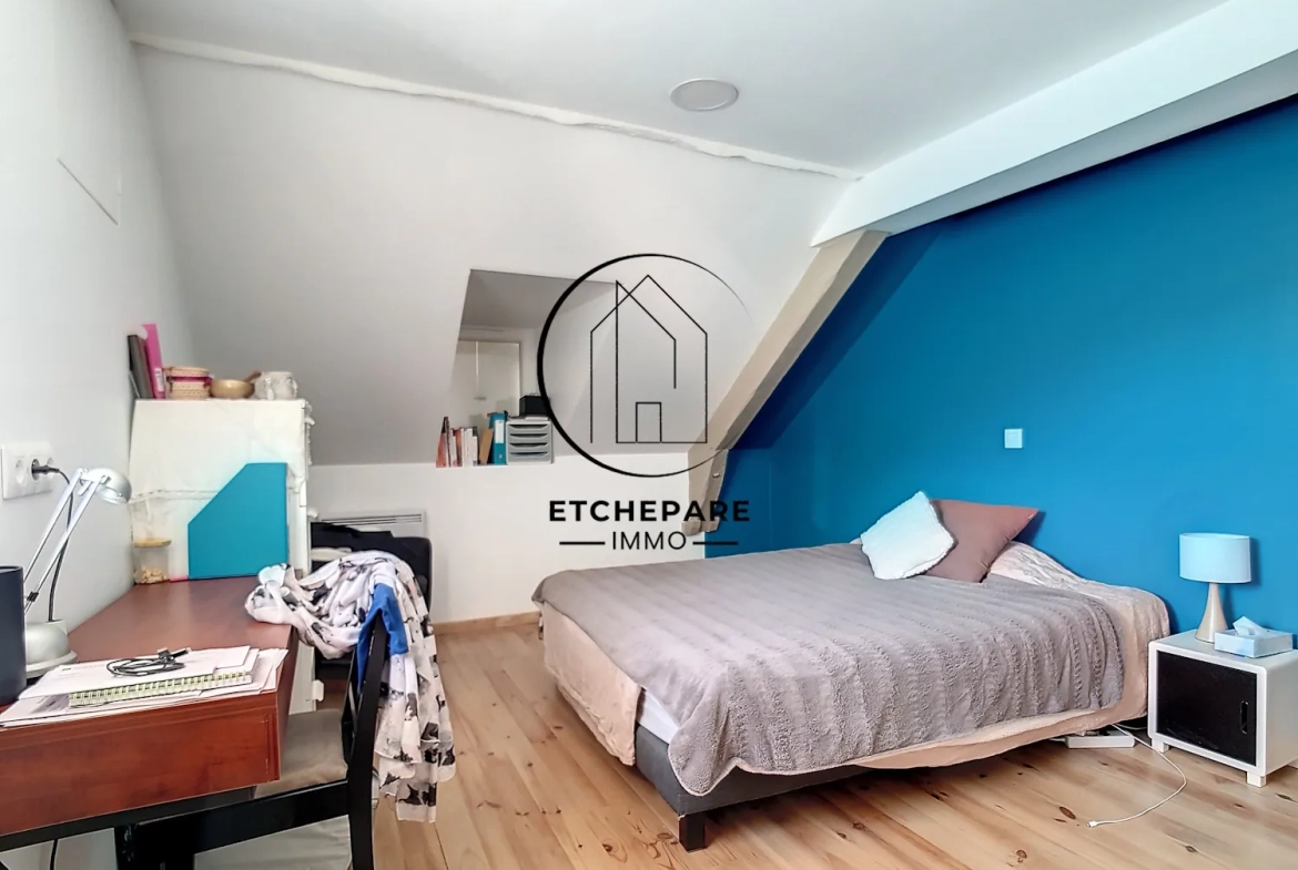 Grande maison rénovée à Mauléon-Licharre, proche centre-ville et commodités 