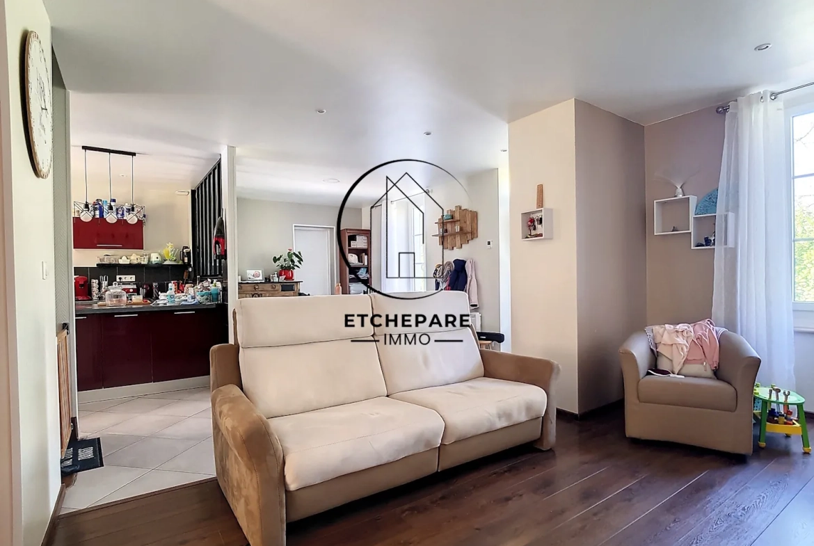 Grande maison rénovée à Mauléon-Licharre, proche centre-ville et commodités 