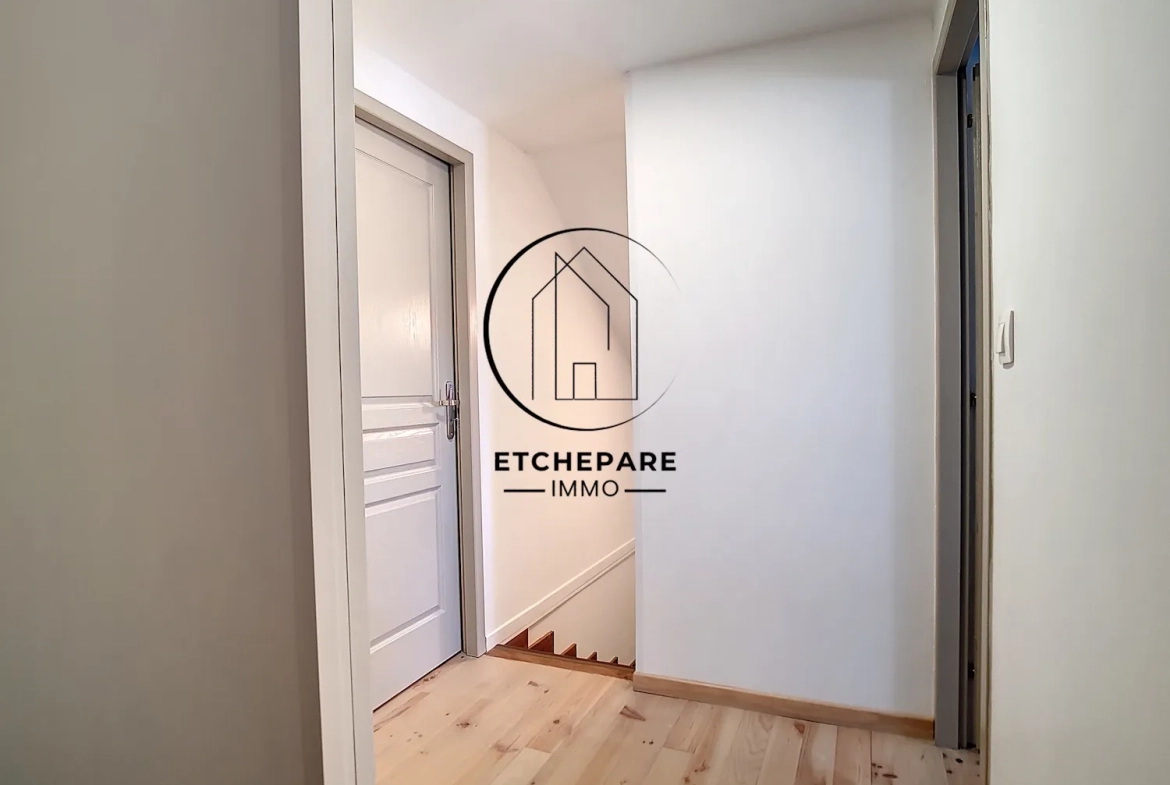 Grande maison rénovée à Mauléon-Licharre, proche centre-ville et commodités 