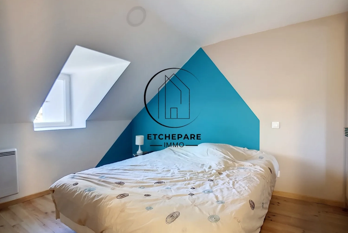 Grande maison rénovée à Mauléon-Licharre, proche centre-ville et commodités 