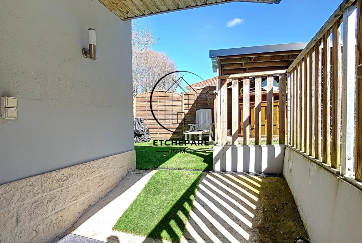 Grande maison rénovée à Mauléon-Licharre, proche centre-ville et commodités 