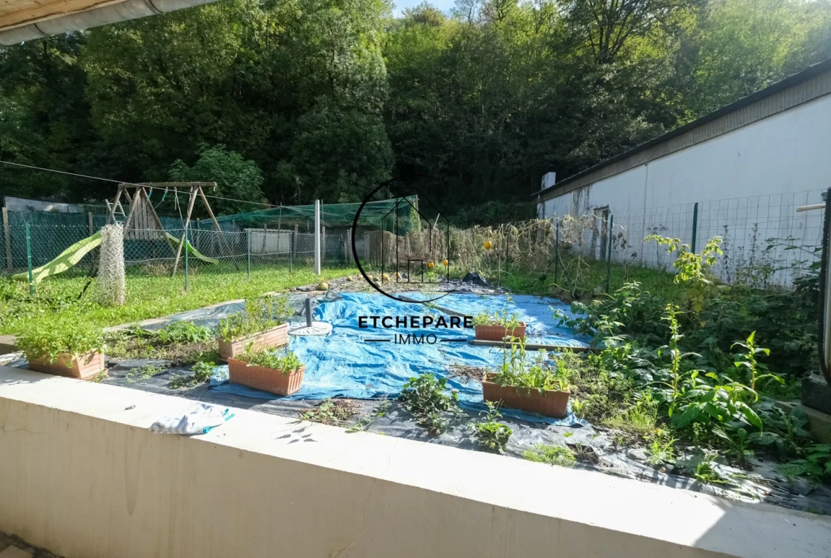 Grande maison rénovée à Mauléon-Licharre, proche centre-ville et commodités 