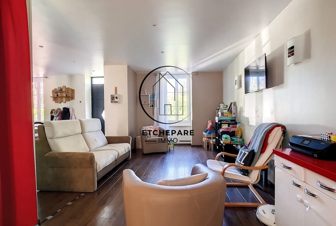 Grande maison rénovée à Mauléon-Licharre, proche centre-ville et commodités 