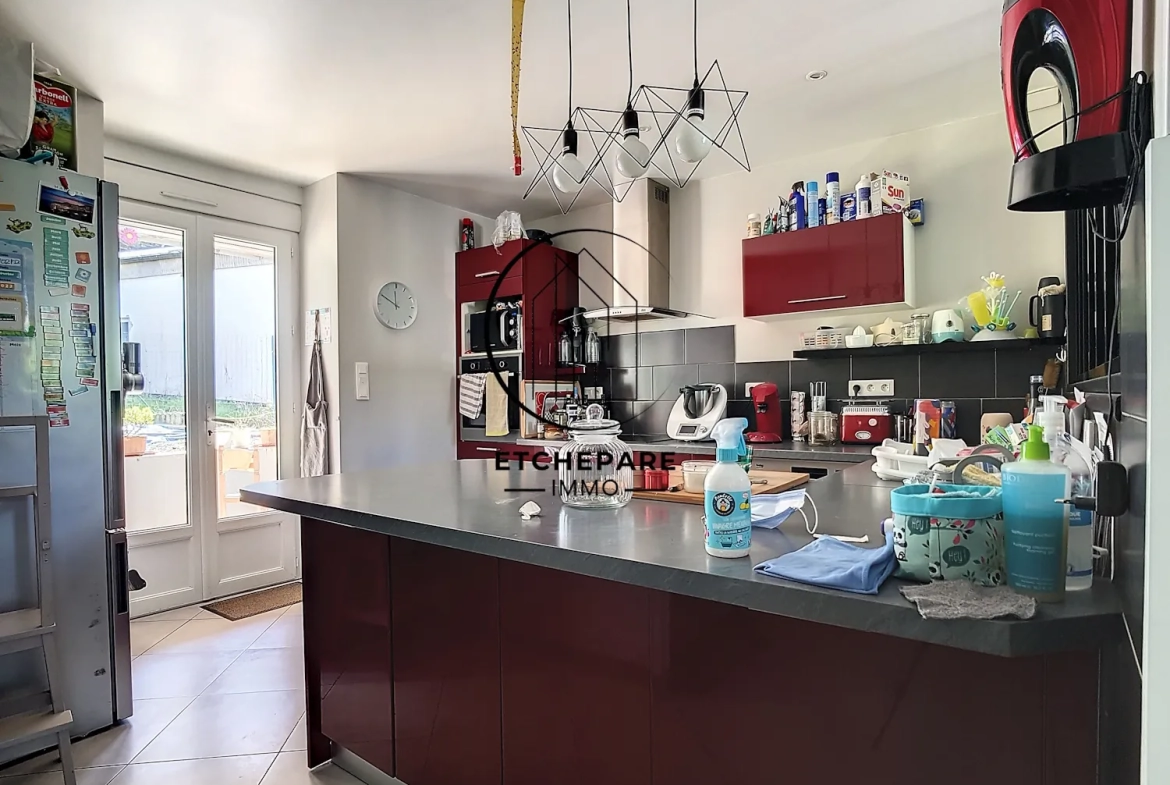 Grande maison rénovée à Mauléon-Licharre, proche centre-ville et commodités 