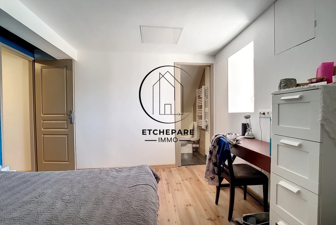 Grande maison rénovée à Mauléon-Licharre, proche centre-ville et commodités 