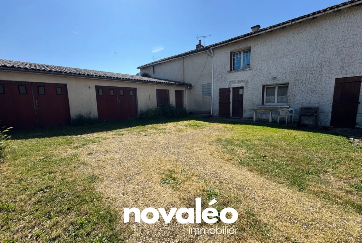 Maison à vendre à Nieuil-l'Espoir - 100 m² avec dépendances et jardin 