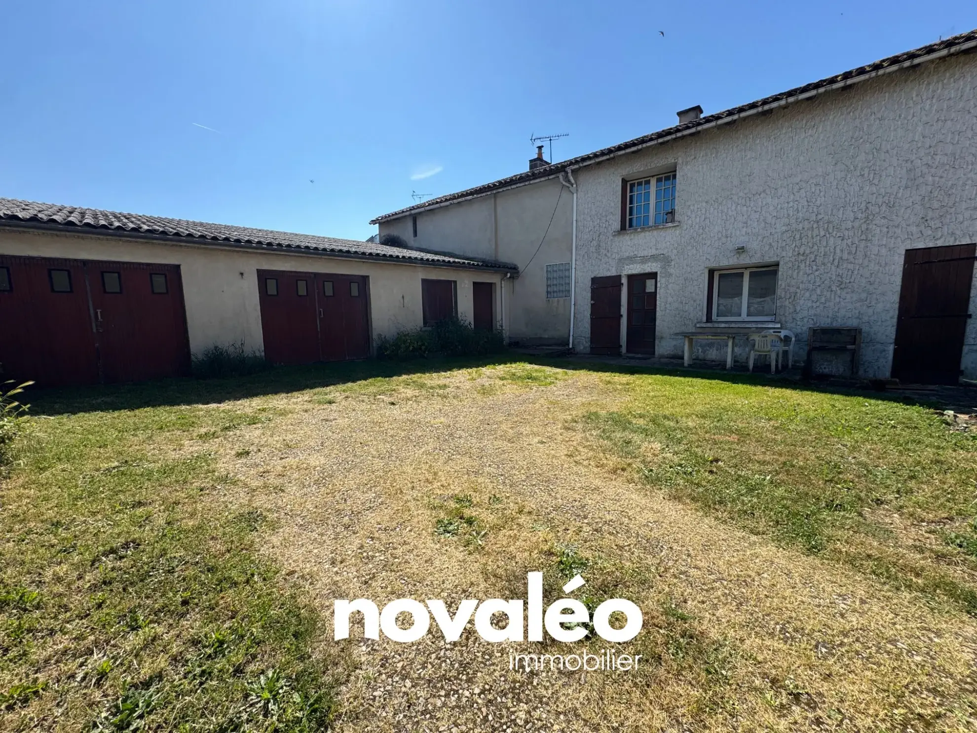 Maison à vendre à Nieuil-l'Espoir - 100 m² avec dépendances et jardin 