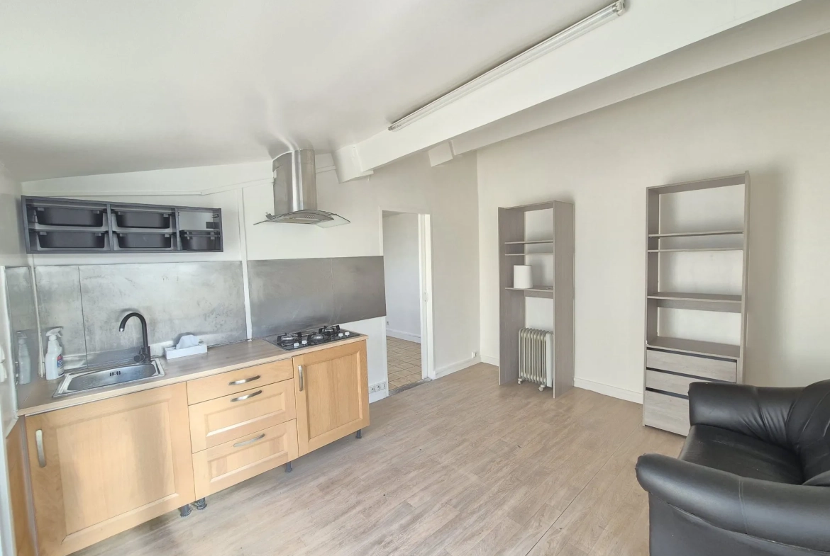Petite maison de plain-pied à Aubervilliers avec extérieur, idéal investissement 
