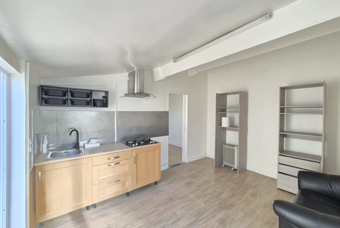 Petite maison de plain-pied à Aubervilliers avec extérieur, idéal investissement 