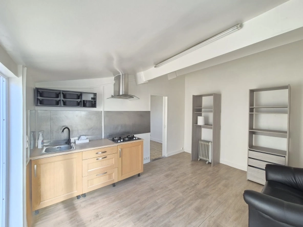 Petite maison de plain-pied à Aubervilliers avec extérieur, idéal investissement
