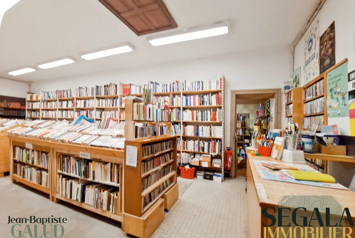 Immeuble à rénover au centre de Carmaux de 180 m² avec jardin intérieur 