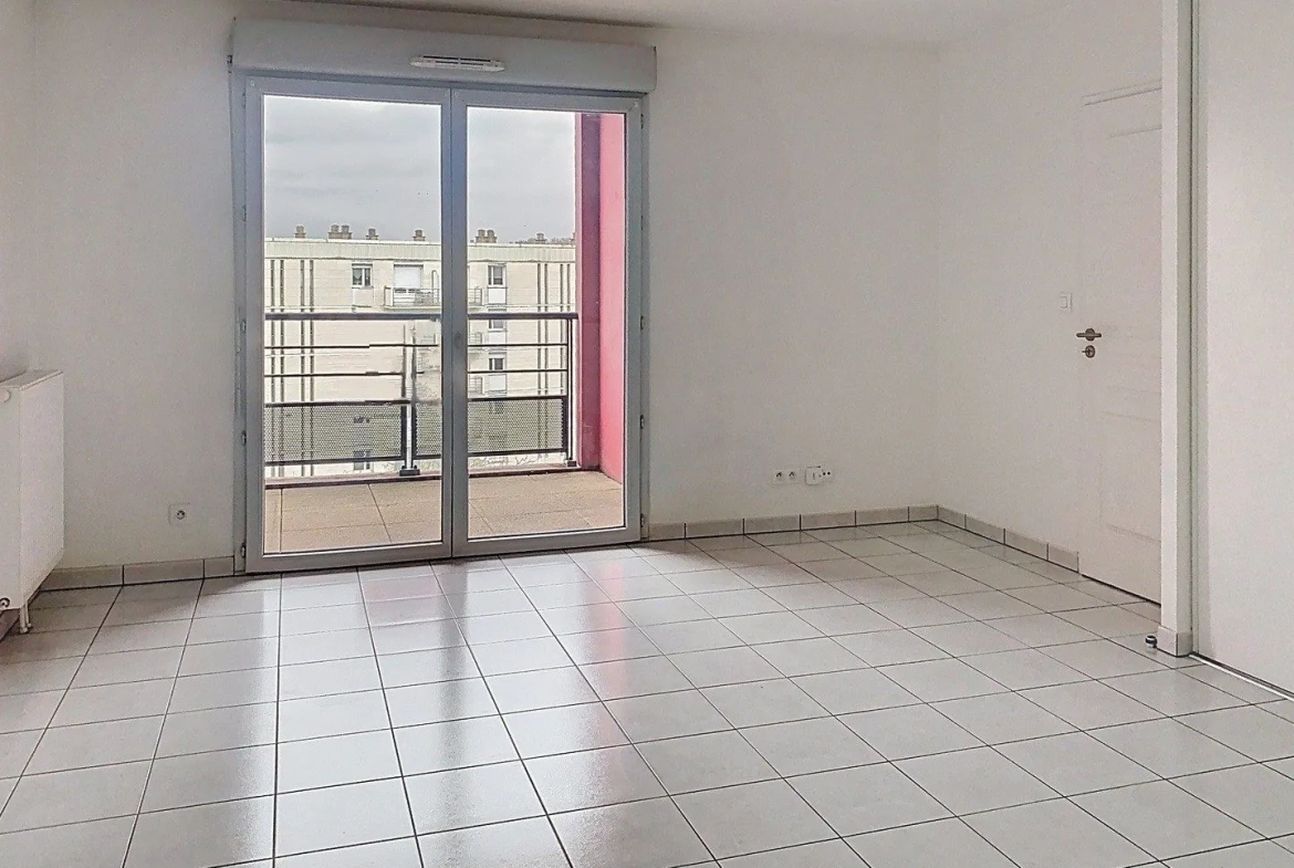 Bel appartement 2 pièces avec terrasse et parking à Tours 