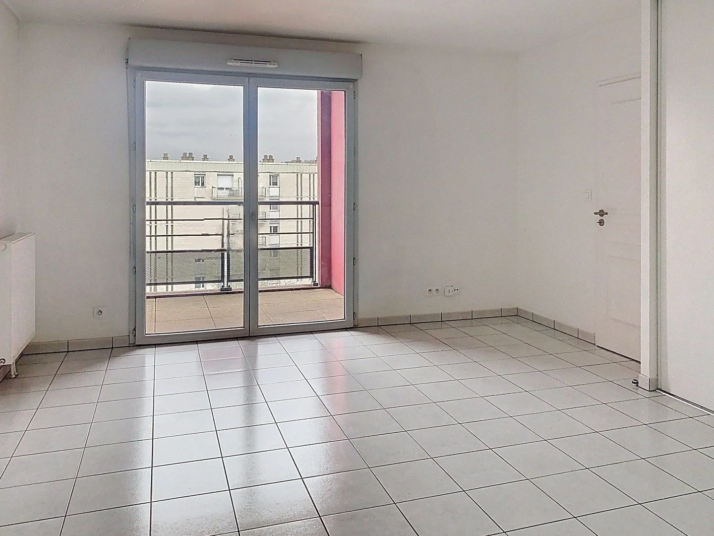 Bel appartement 2 pièces avec terrasse et parking à Tours 