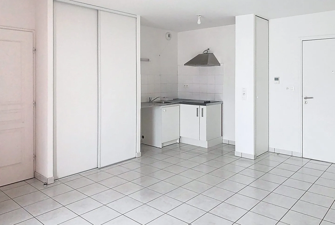 Bel appartement 2 pièces avec terrasse et parking à Tours 