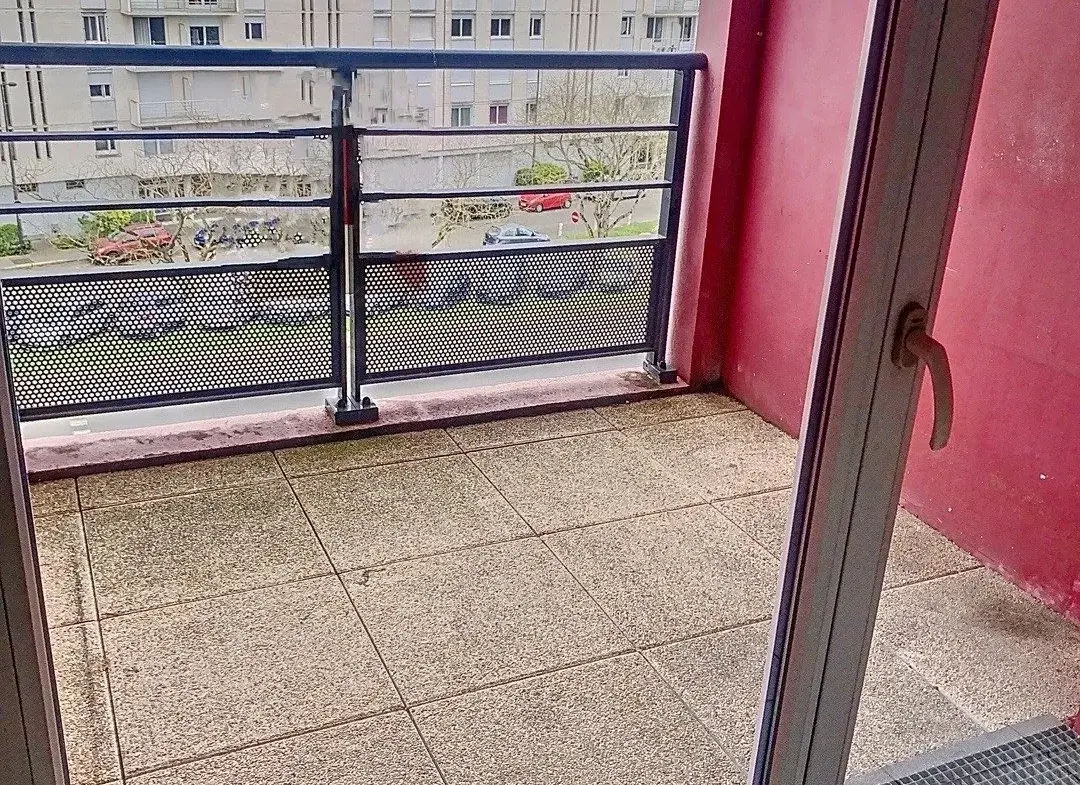 Bel appartement 2 pièces avec terrasse et parking à Tours 