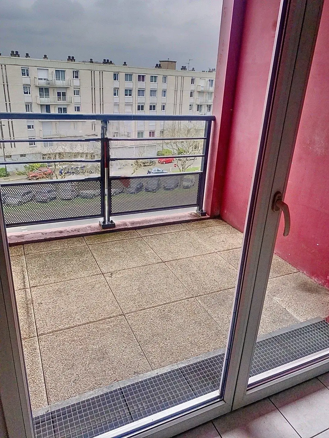 Bel appartement 2 pièces avec terrasse et parking à Tours 