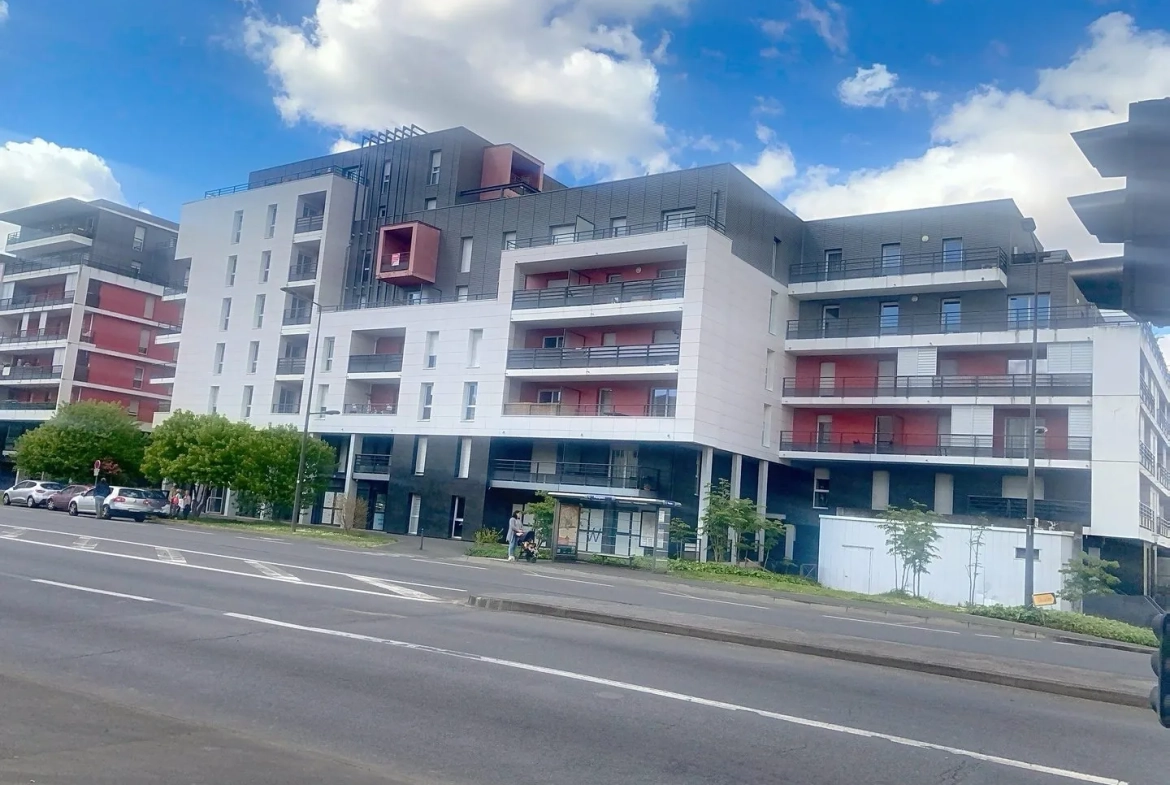 Bel appartement 2 pièces avec terrasse et parking à Tours 
