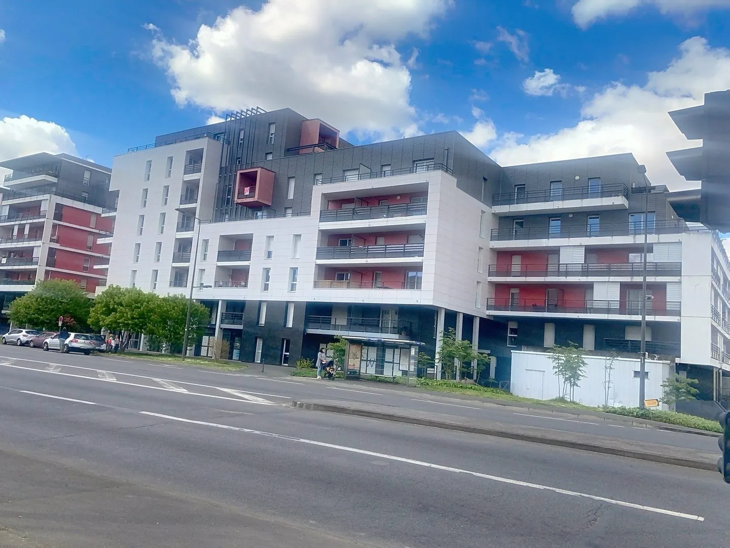 Bel appartement 2 pièces avec terrasse et parking à Tours 