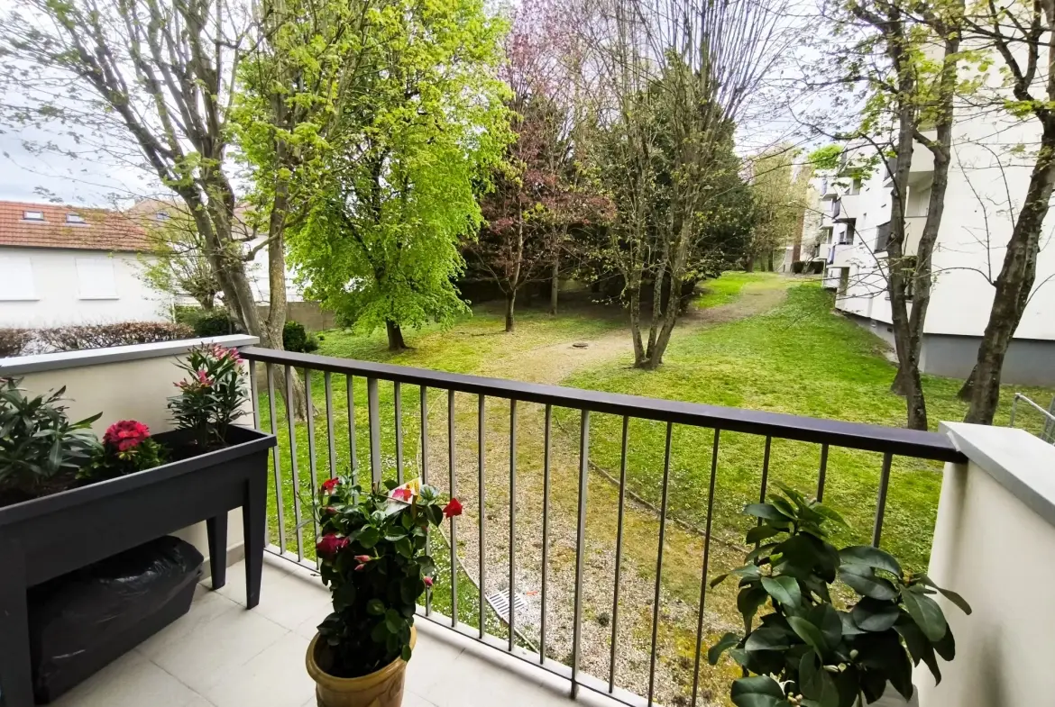 Grand studio lumineux avec balcon à Noisy-le-Grand - Idéal premier achat ou investissement 