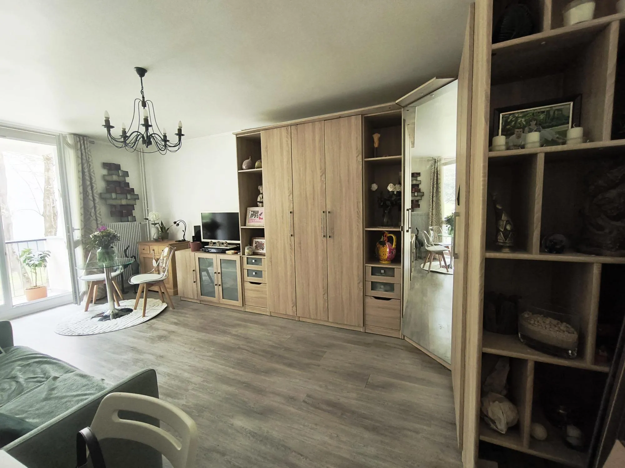 Grand studio lumineux avec balcon à Noisy-le-Grand - Idéal premier achat ou investissement 