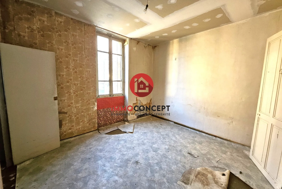 Appartement T3 à rénover à Bagnols-sur-Cèze avec extérieur de 13 m² 