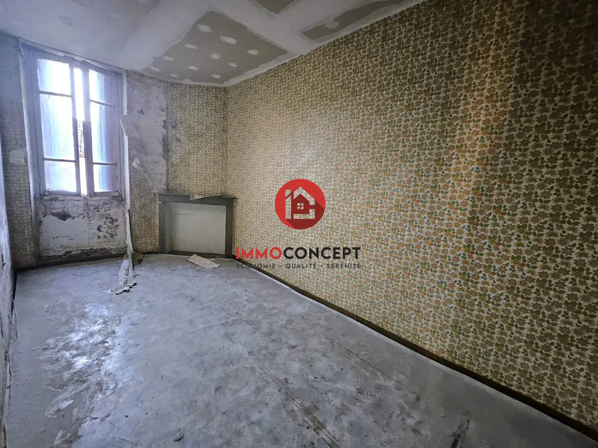 Appartement T3 à rénover à Bagnols-sur-Cèze avec extérieur de 13 m² 