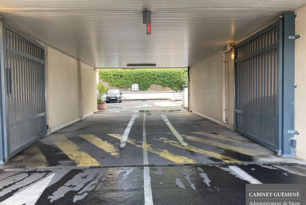Parking souterrain à Nantes, idéal pour voiture et deux-roues, secteur Barberie 
