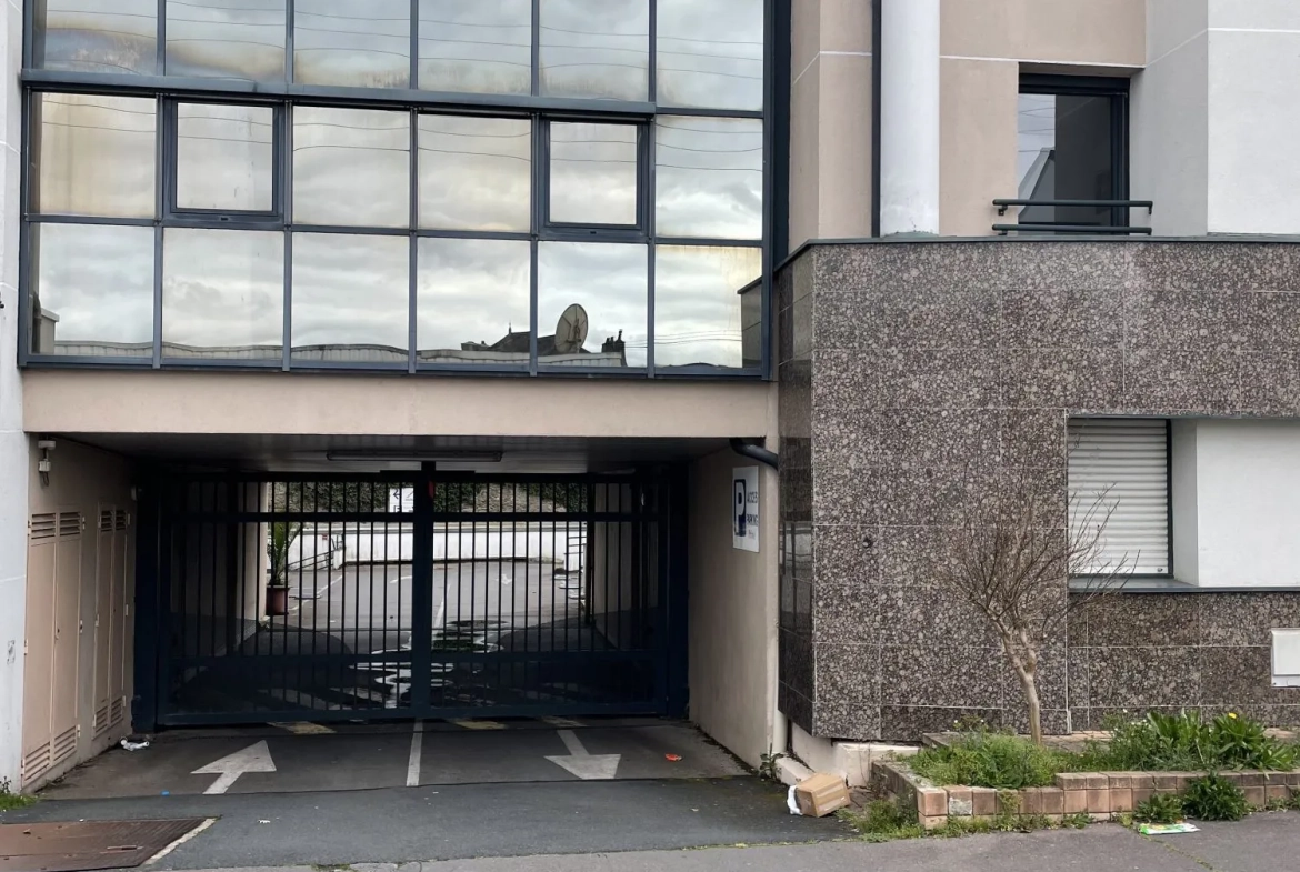Parking souterrain à Nantes, idéal pour voiture et deux-roues, secteur Barberie 