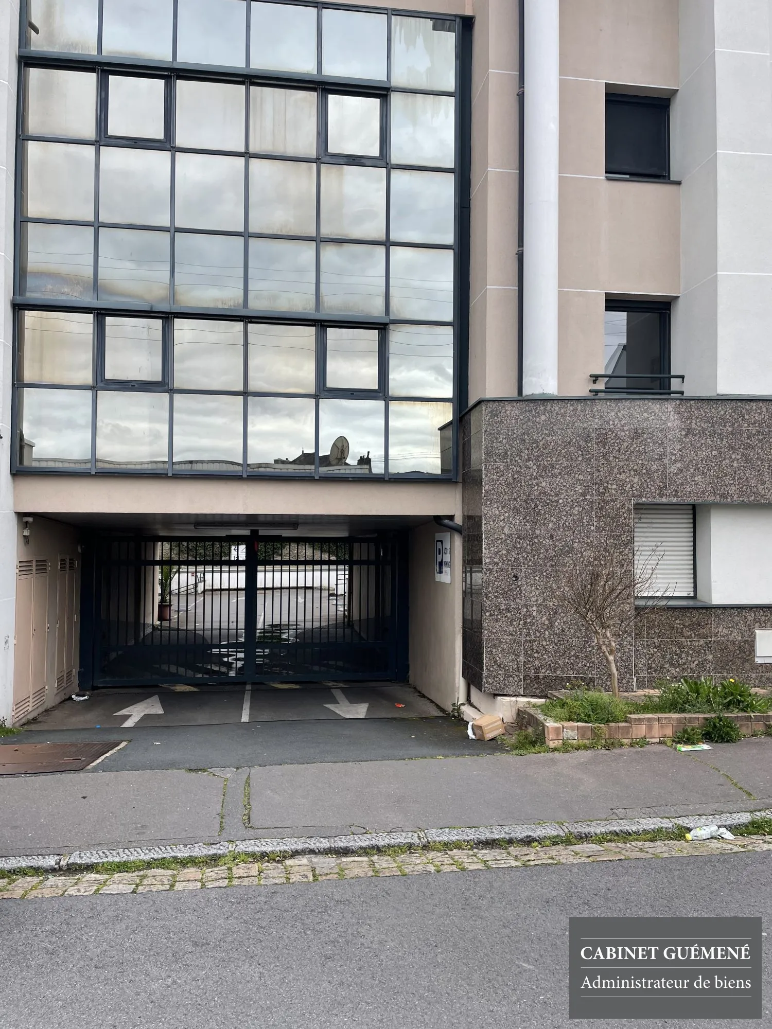Parking souterrain à Nantes, idéal pour voiture et deux-roues, secteur Barberie 