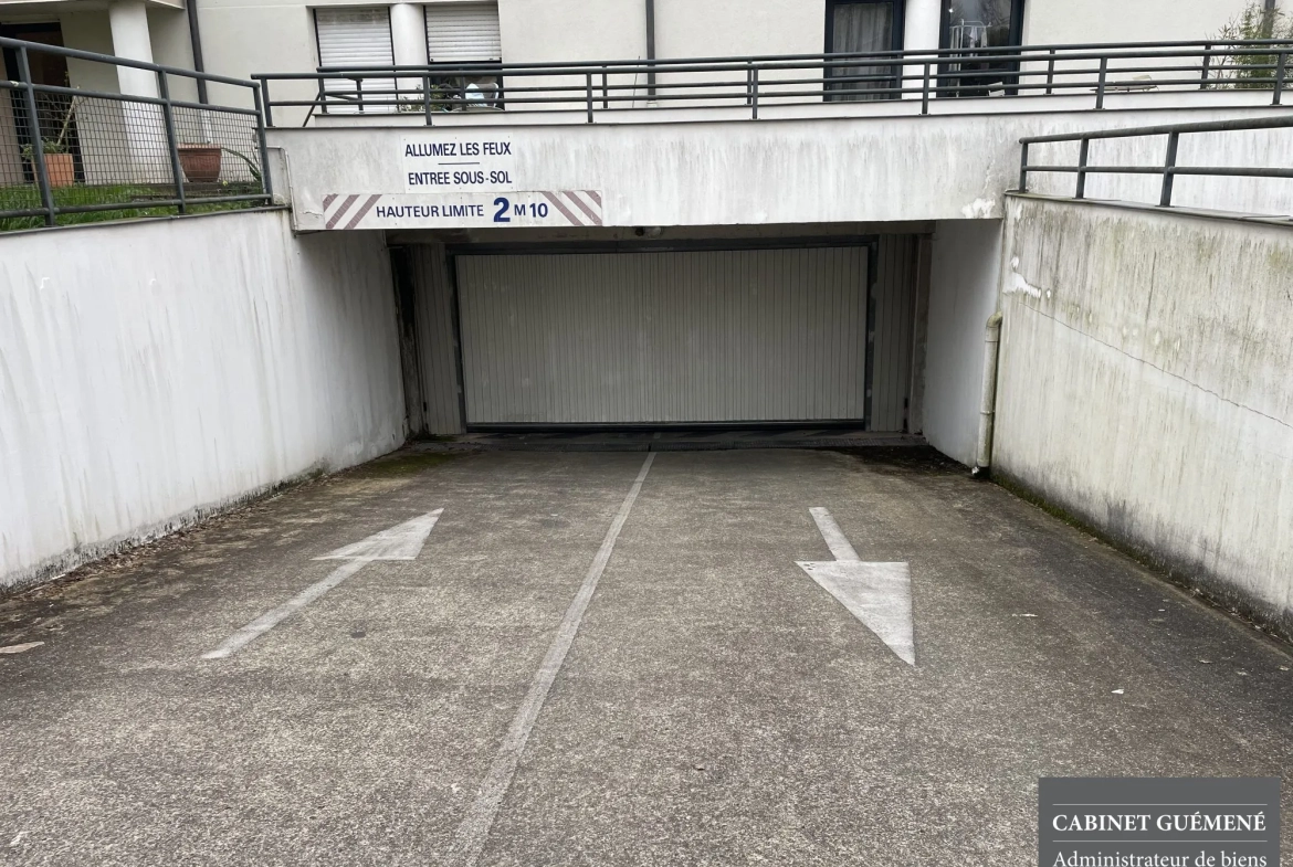 Parking souterrain à Nantes, idéal pour voiture et deux-roues, secteur Barberie 