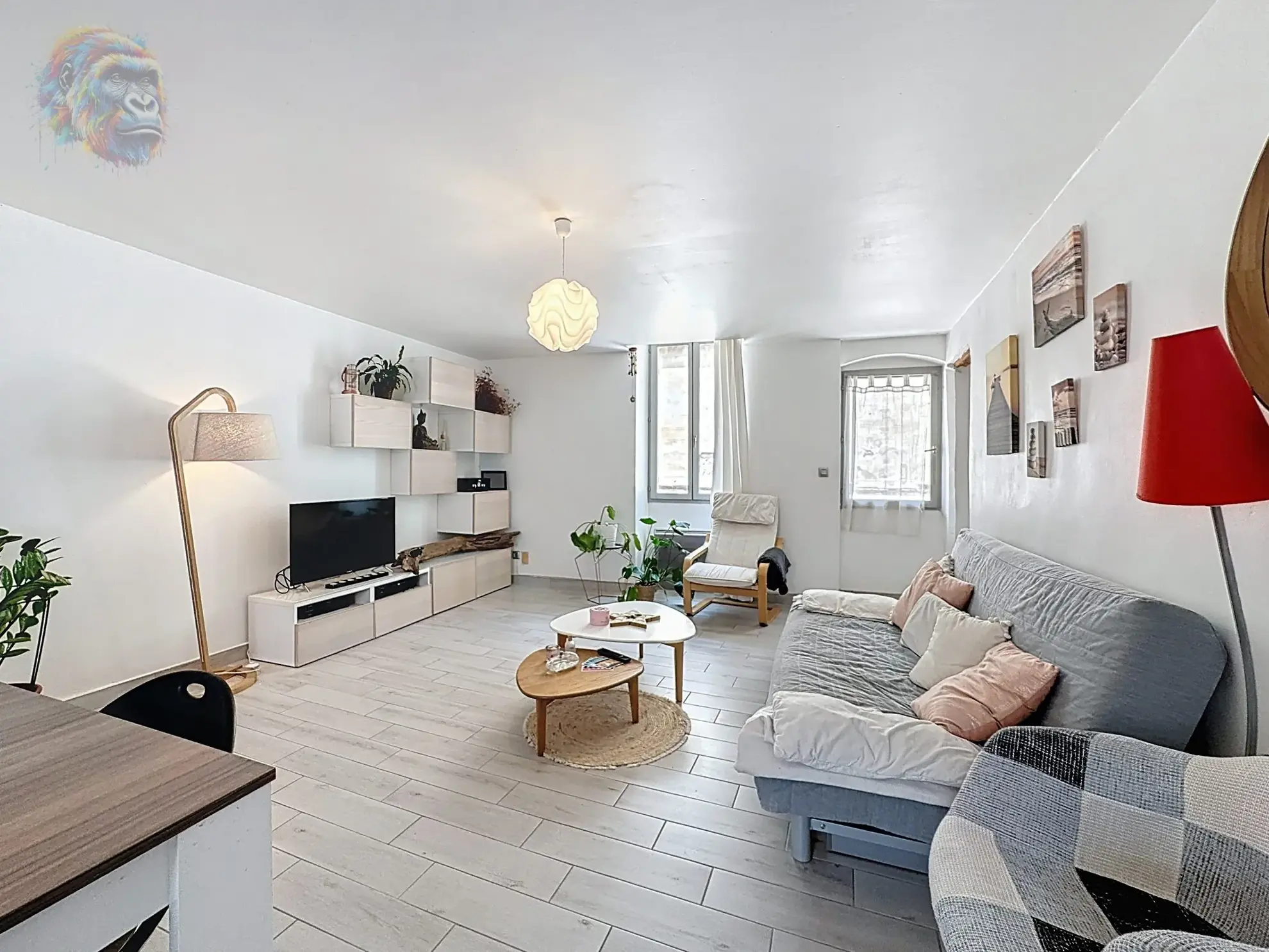 Maison de ville rénovée à Lunel avec garage et confort moderne 