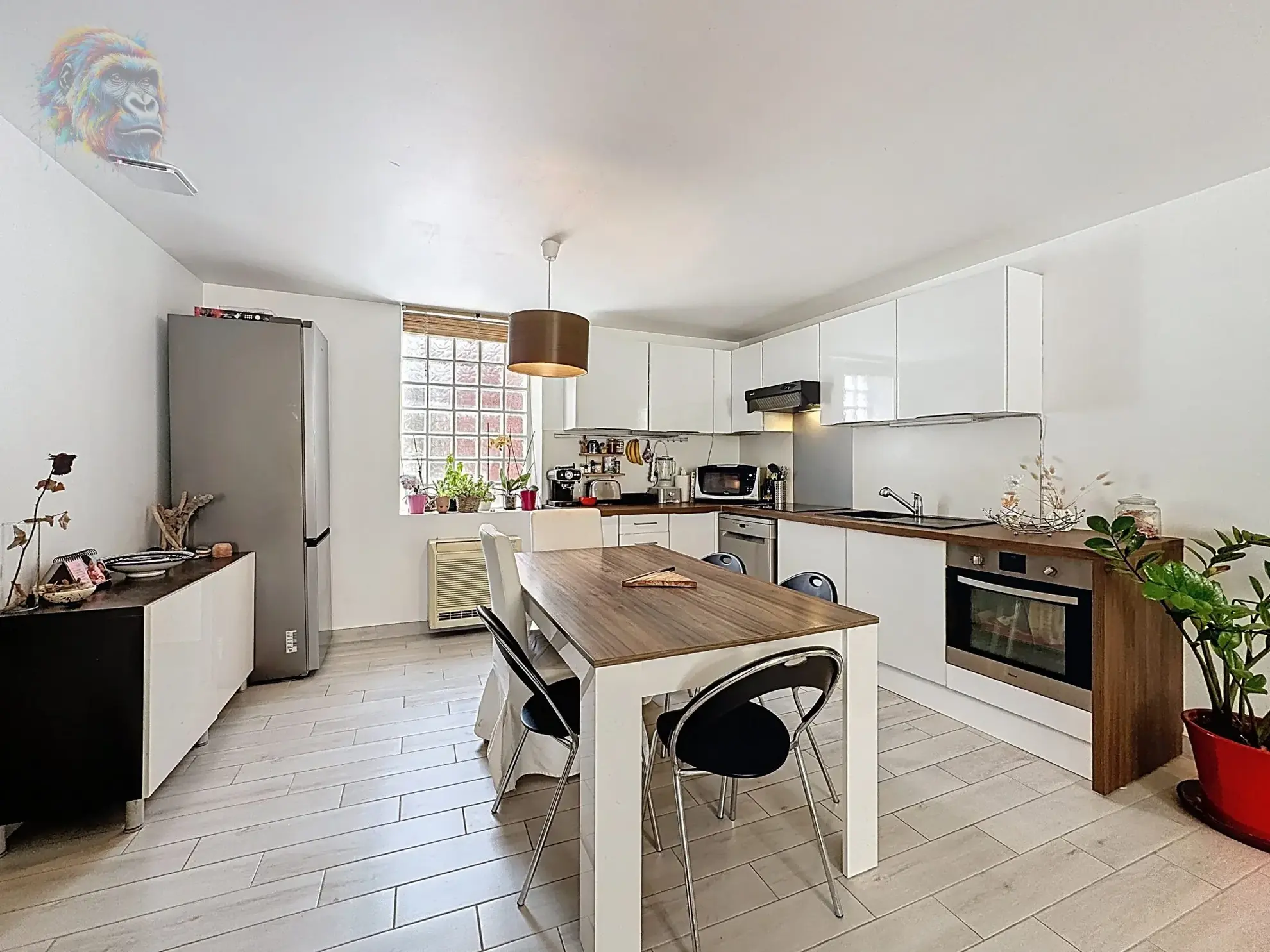Maison de ville rénovée à Lunel avec garage et confort moderne 