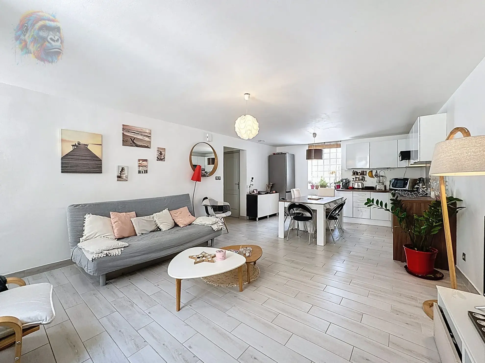 Maison de ville rénovée à Lunel avec garage et confort moderne 