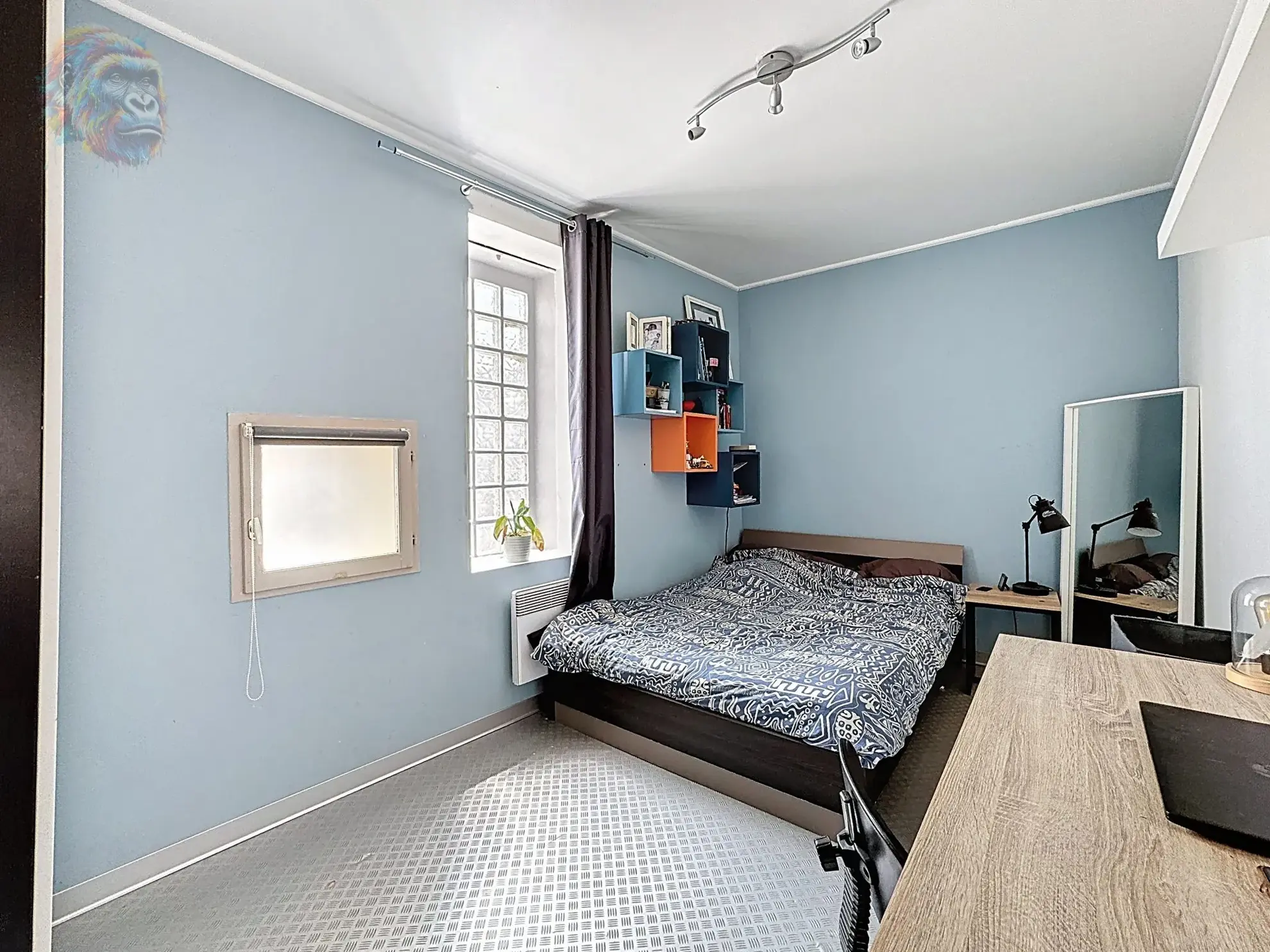 Maison de ville rénovée à Lunel avec garage et confort moderne 