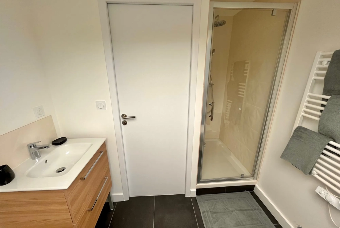 Appartement rénové et meublé à vendre dans le centre de Cancale, Port de la Houle 