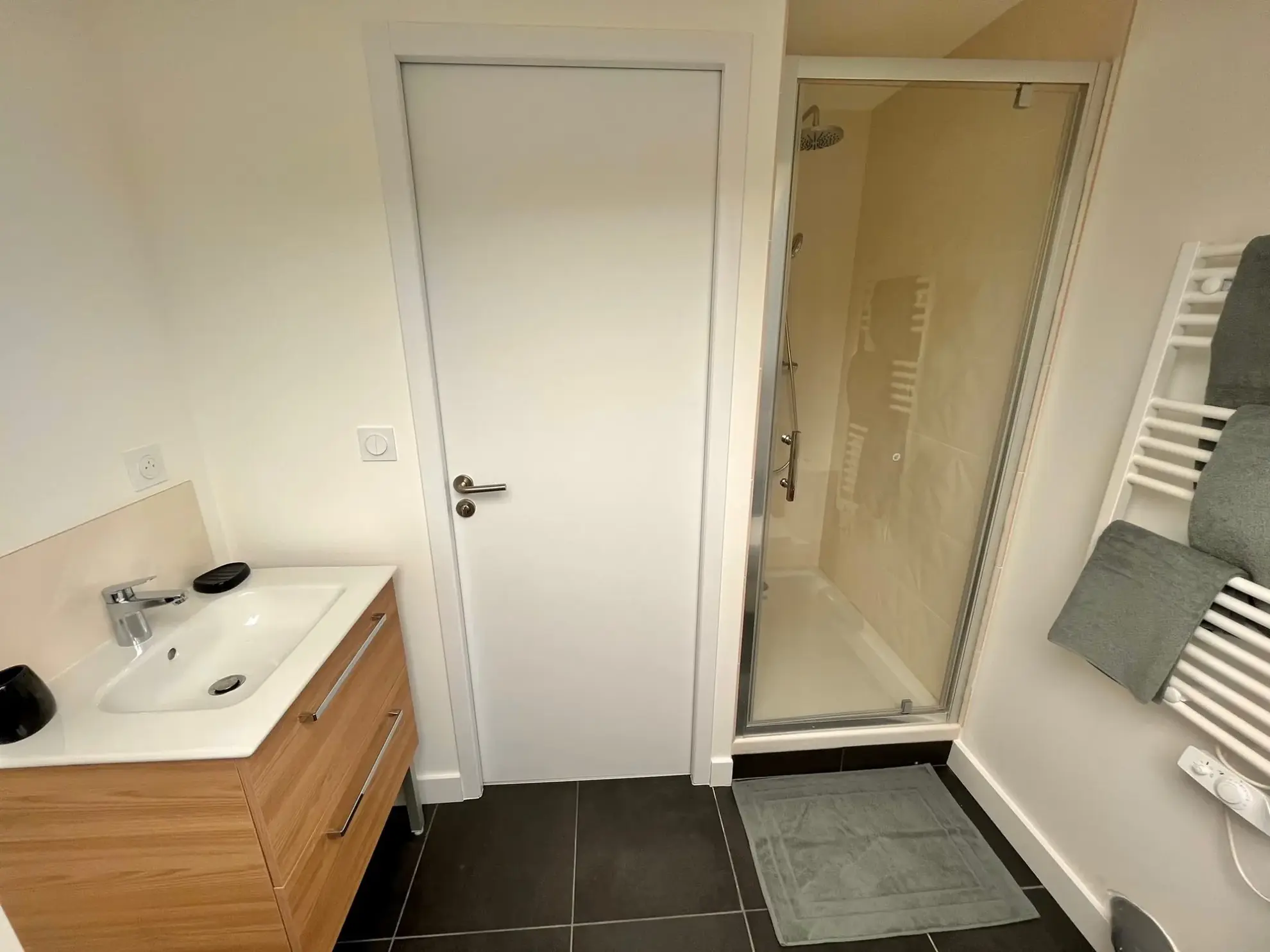 Appartement rénové et meublé à vendre dans le centre de Cancale, Port de la Houle 