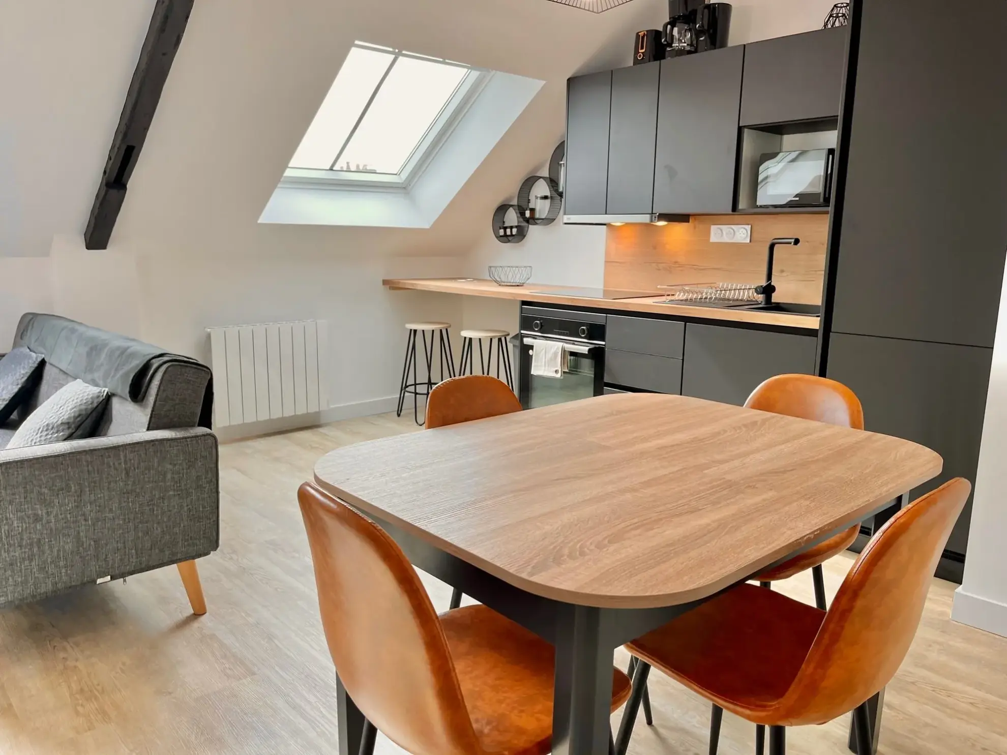 Appartement rénové et meublé à vendre dans le centre de Cancale, Port de la Houle 